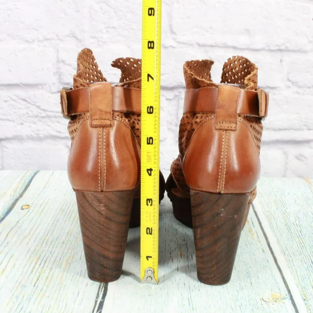 *Unbranded Brown Leather Slip On Perforated Casual Heeled Sandals Size - Picture 6 of 9